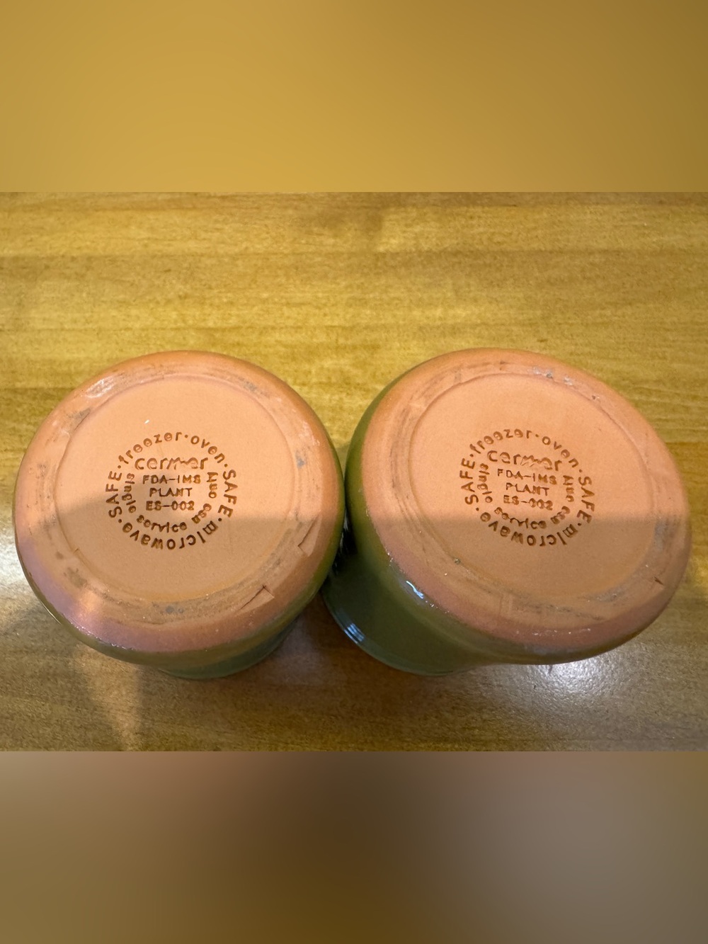 Set of 2 Limited edition La Fermiere Terracotta Yogurt Pots Olive Green - Picture 3 of 3